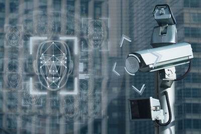 Une caméra de surveillance identifie quelqu'un grâce à l'intelligence artificielle